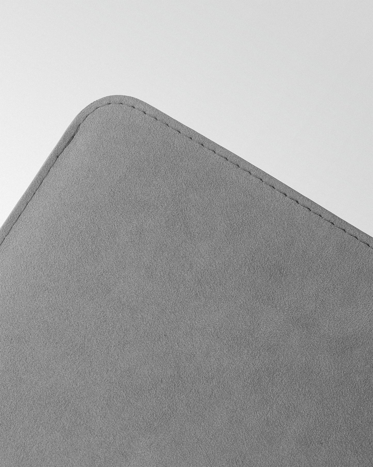 Світло-сірий відкритий чохол з алькантари для MacBook