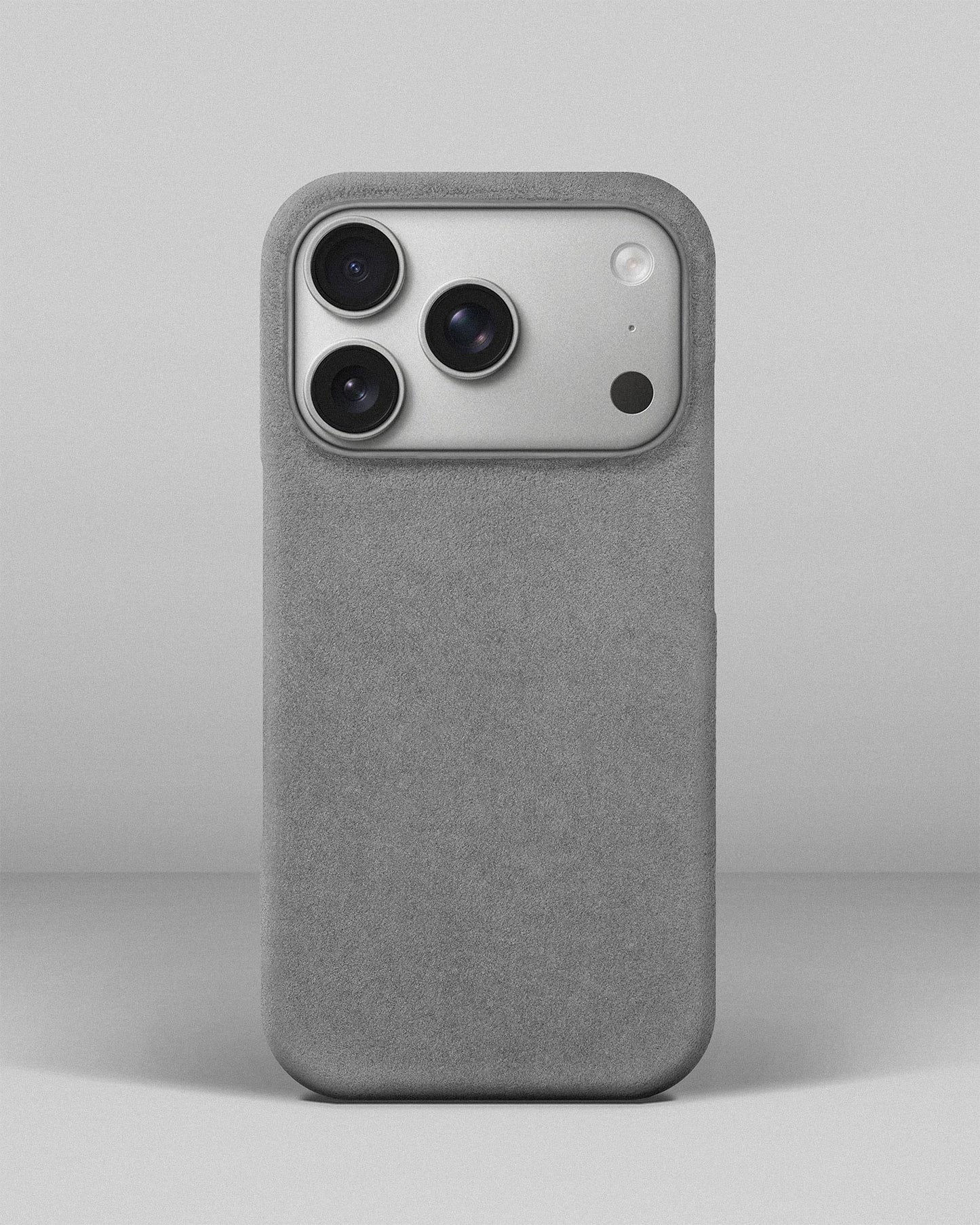 Світло-сірий чохол з алькантари для iPhone 15 Pro Max