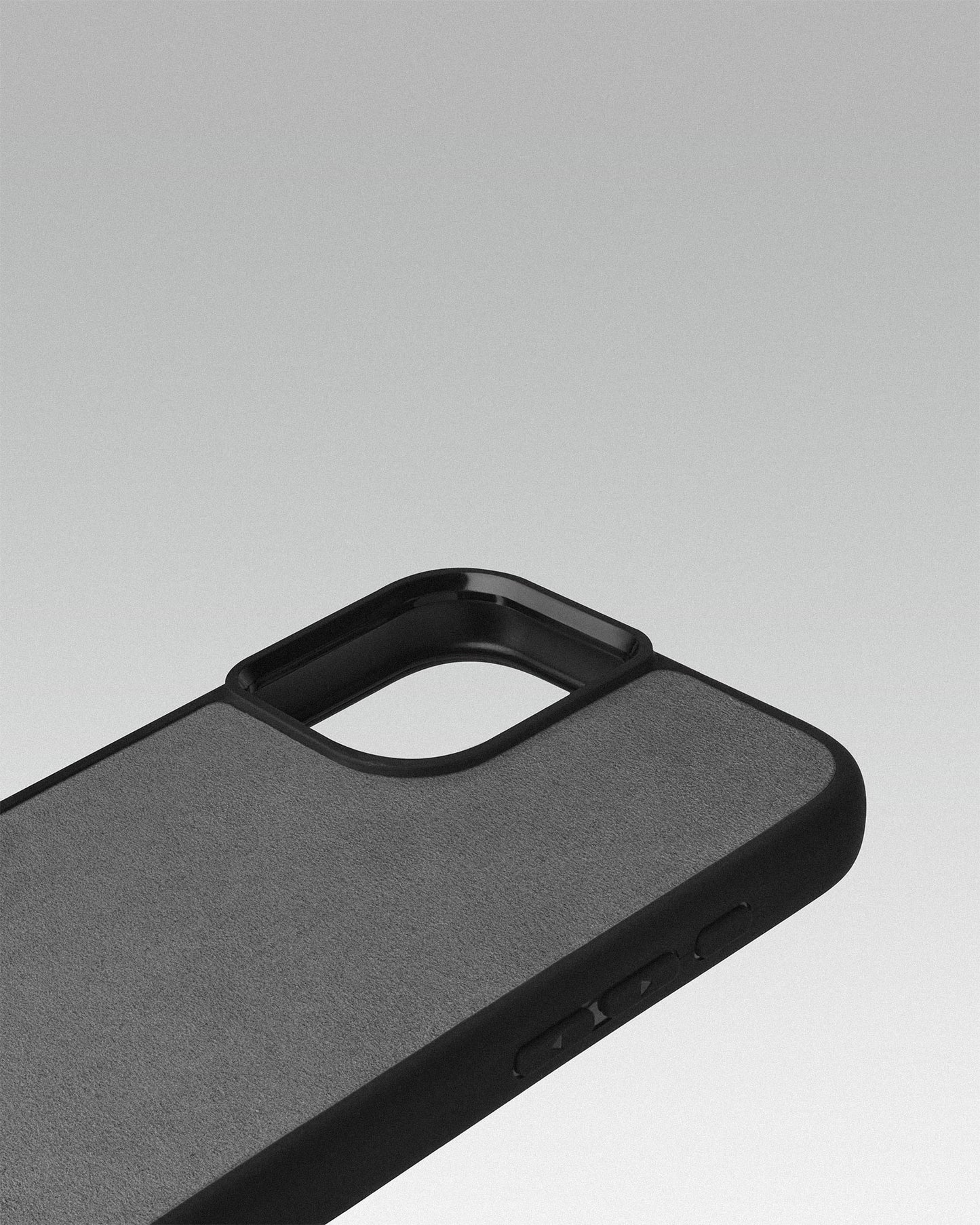 Світло-сірий спортивний чохол з алькантари для iPhone 16 Plus