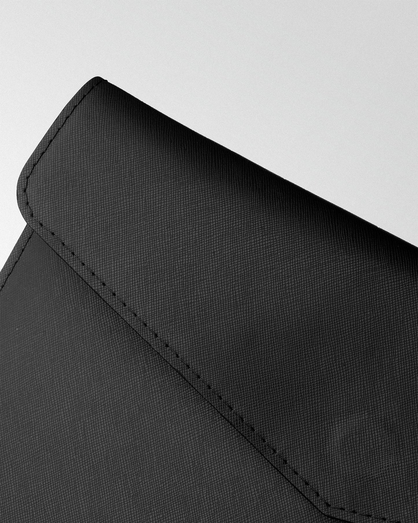 Magnetic MacBook Sleeve in Black Saffiano Leather