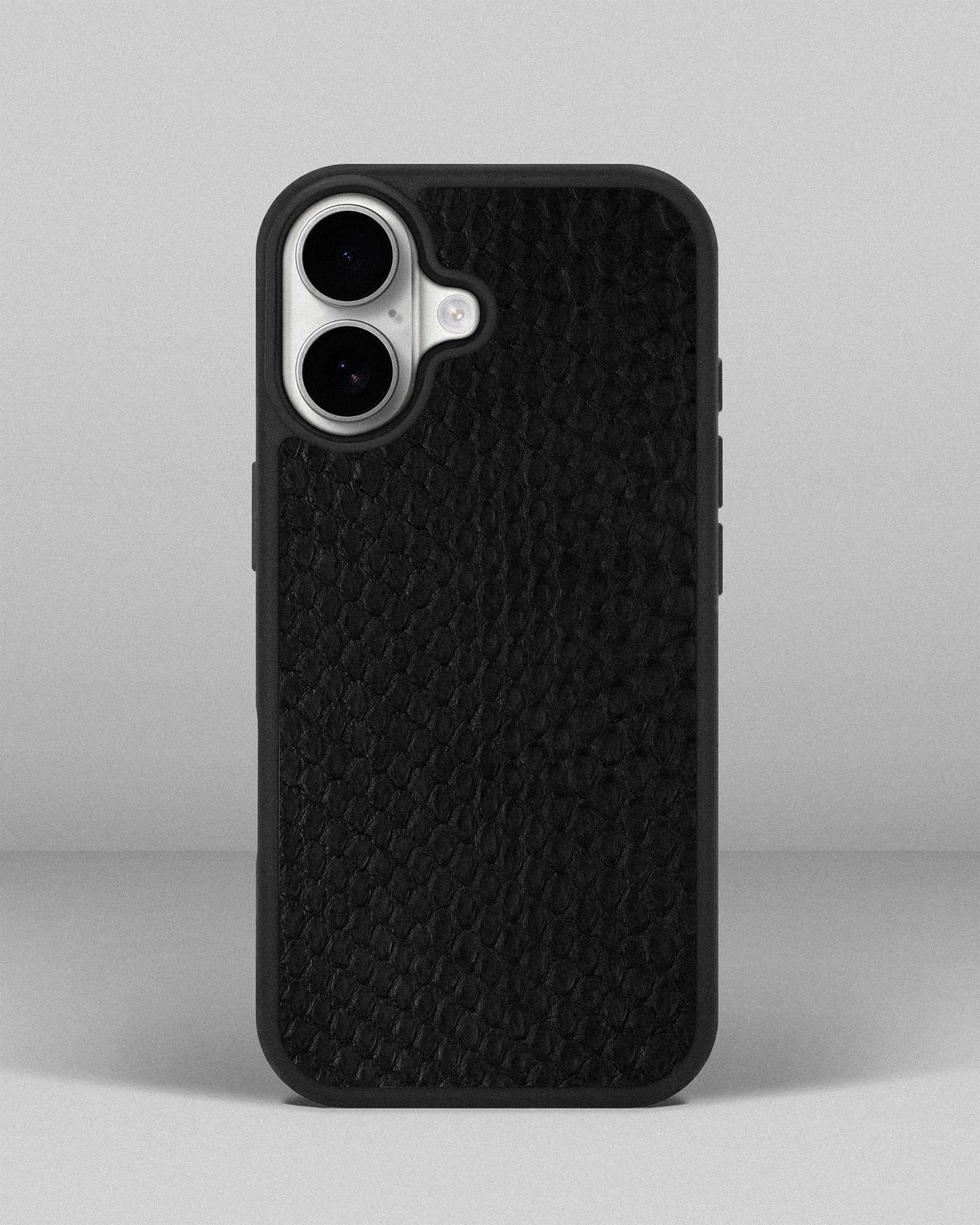 Чорний спортивний чохол зі шкіри пітона для iPhone 16 Pro Max