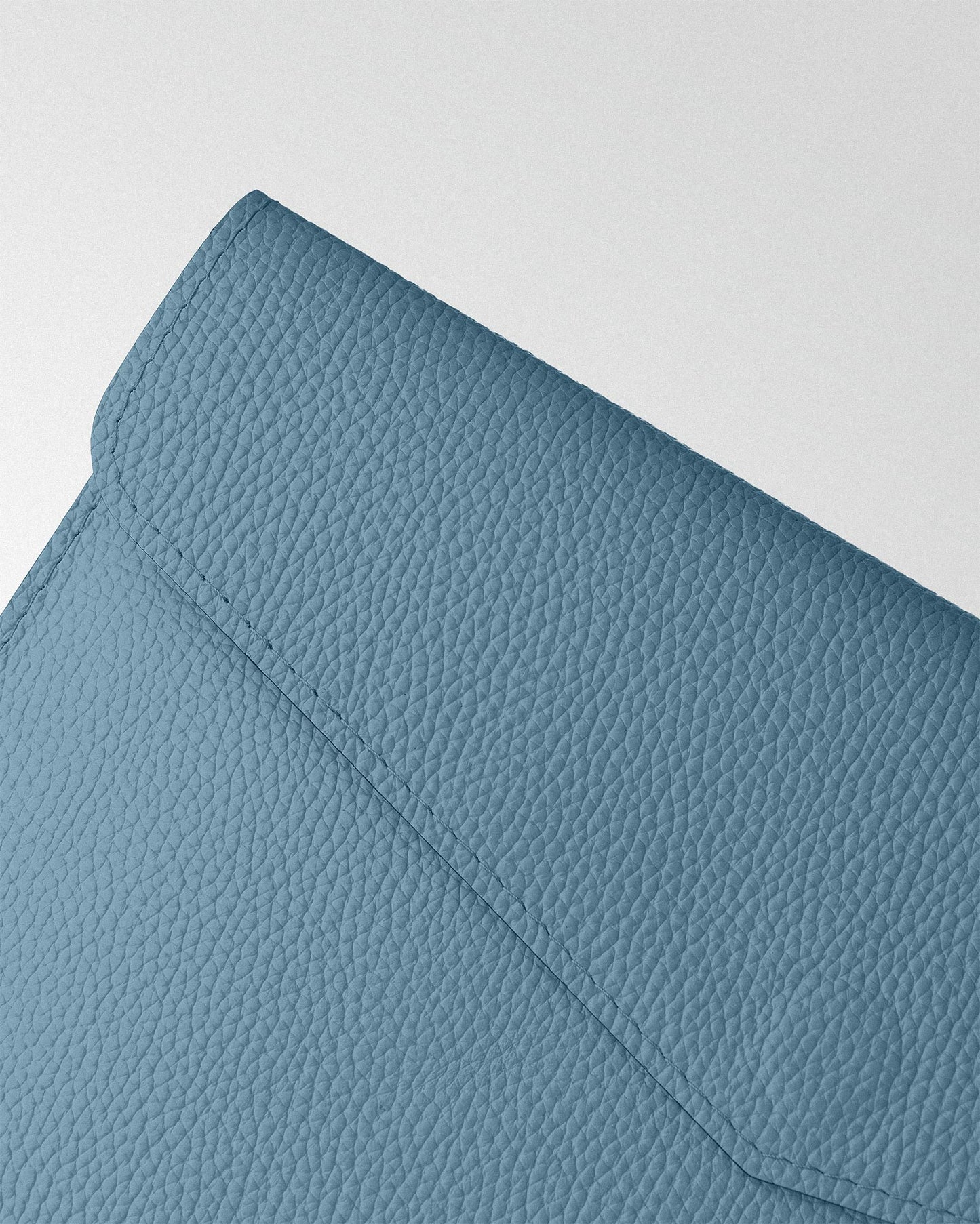 Magnetic MacBook Sleeve in Blue Floater Leather
