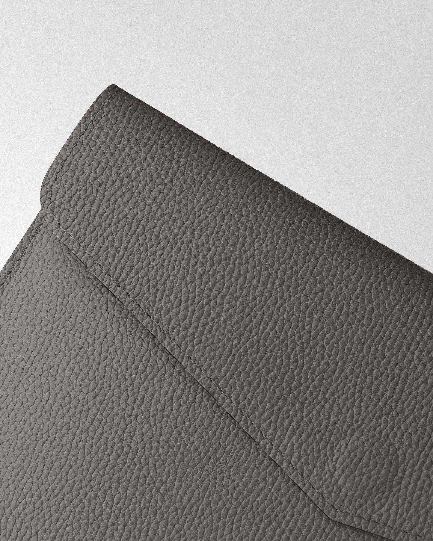 Magnetic MacBook Sleeve in Brown Floater Leather