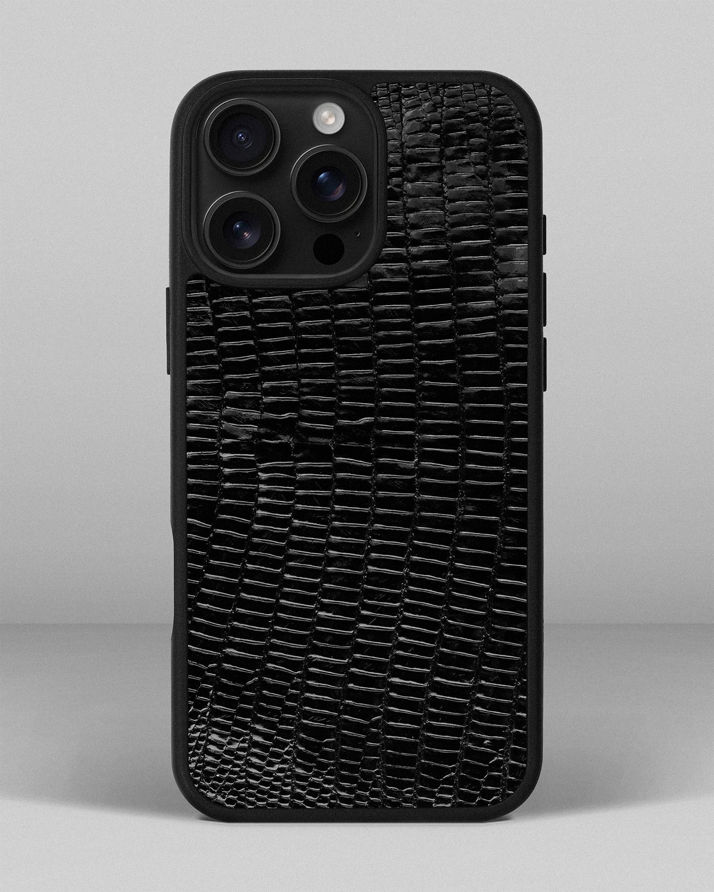 Black Iguana Sport Case for iPhone 16 Pro Max