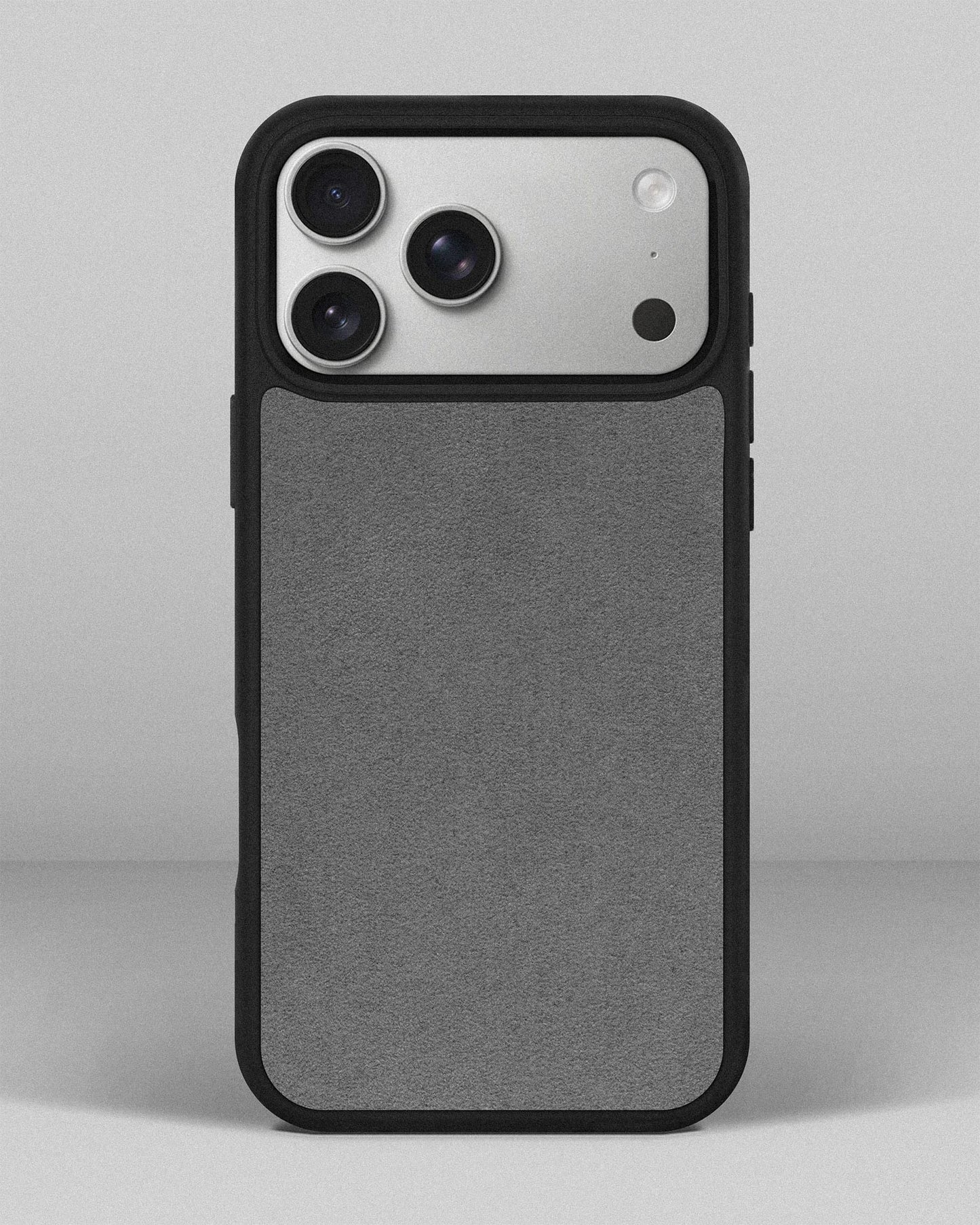 Світло-сірий спортивний чохол з алькантари для iPhone 16 Pro Max