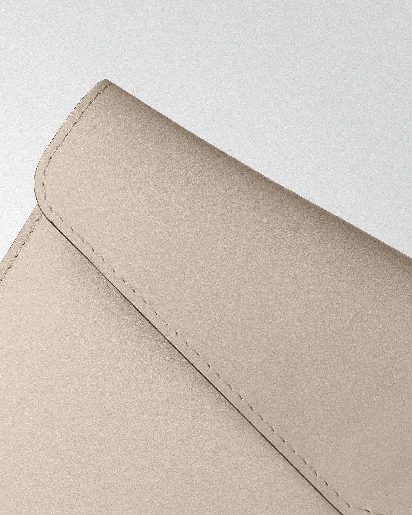 Magnetic MacBook Sleeve in Beige Calfskin Leather
