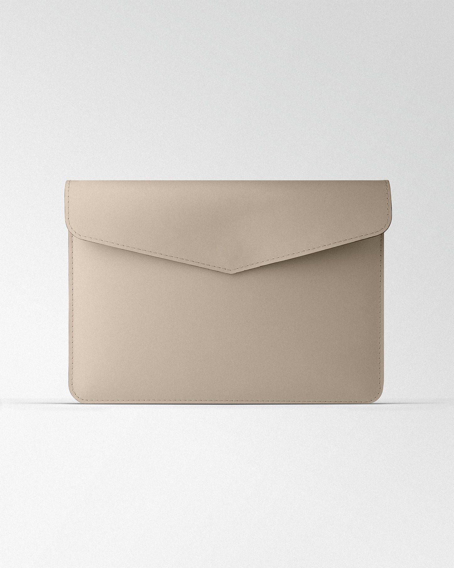 Magnetic MacBook Sleeve in Beige Calfskin Leather