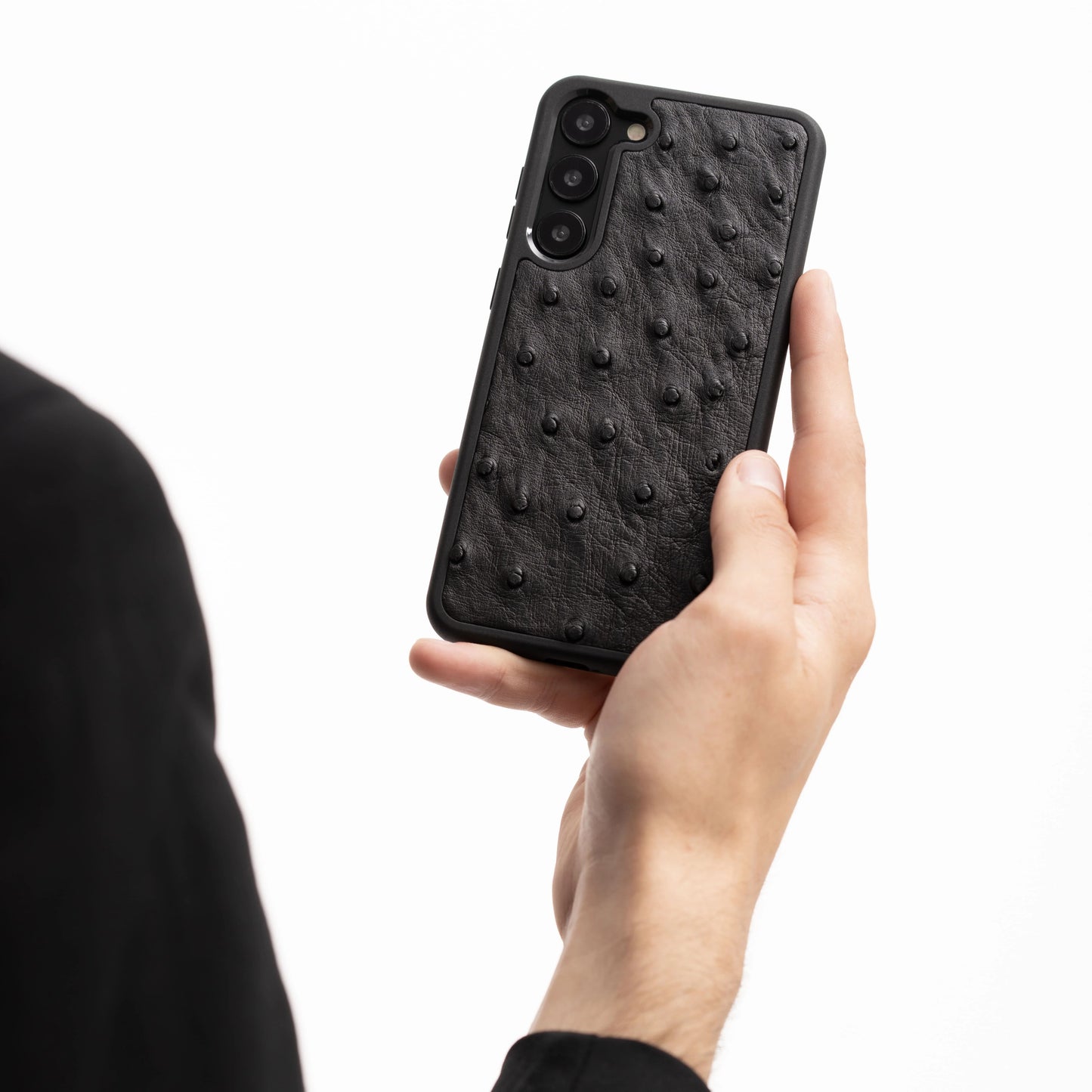 حافظة جلدية سوداء اللون من بصيلات لهاتف Samsung S23