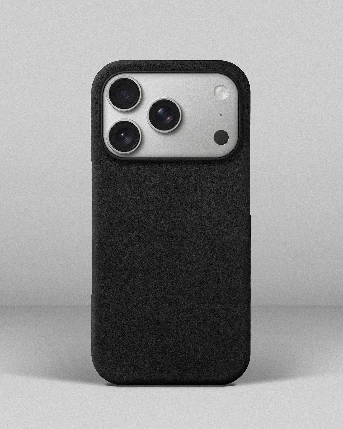Чорний чохол з алькантари для iPhone 15 Pro Max