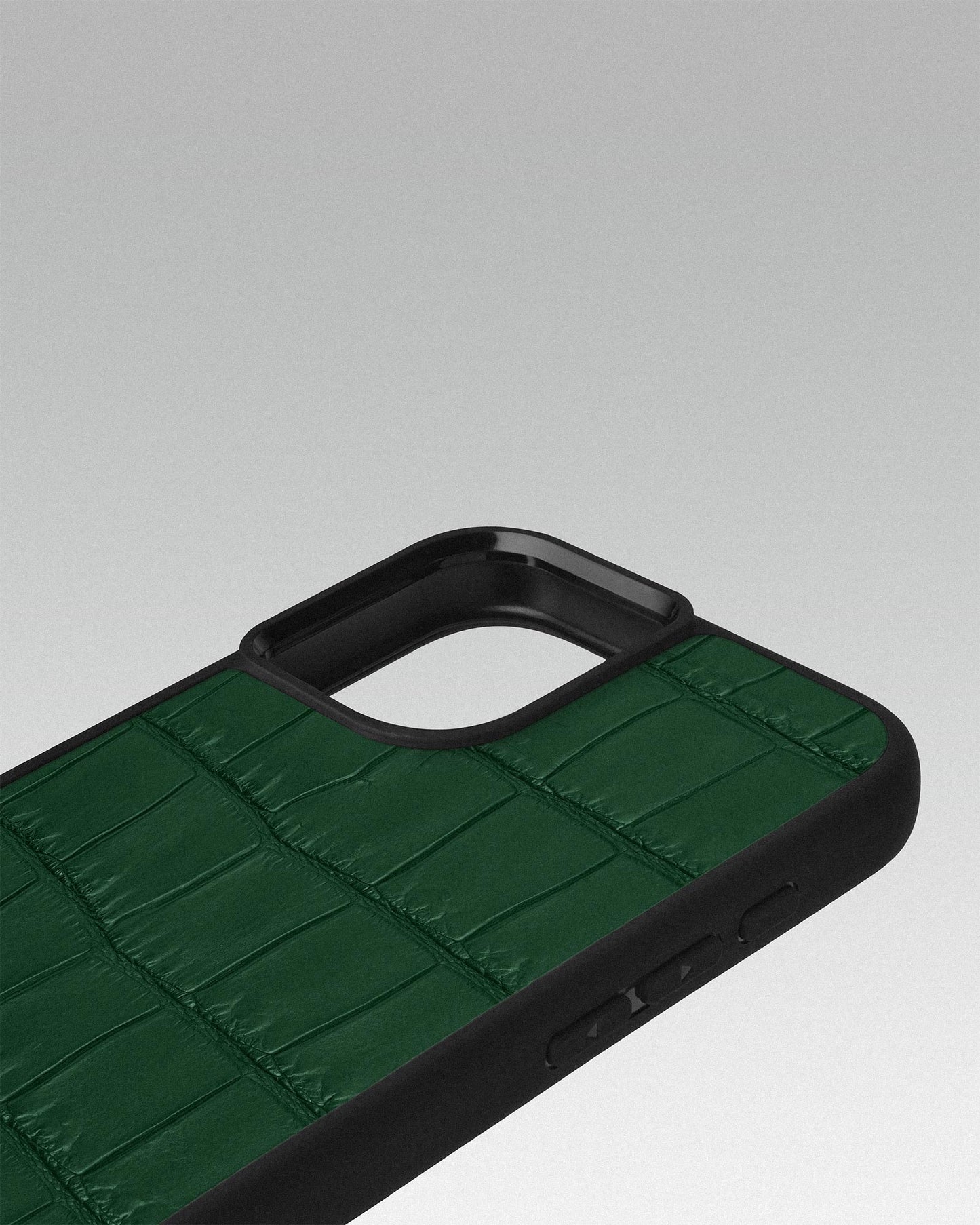 Green Crocodile Leather Sport Case for iPhone 16 Plus