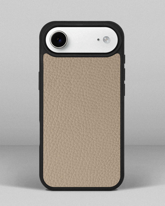 كرة جلدية سوداء لهاتف iPhone 15 Pro Max